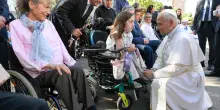 Il Papa a Madrid, l'incontro con 40 disabili e malati