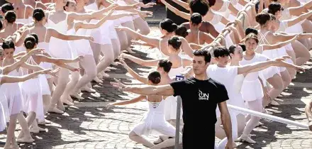 A Torino la pi&ugrave; grande lezione di "danza alla sbarra" del mondo con Roberto Bolle