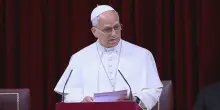 Standing ovation per il Papa al Parlamento spagnolo: "Preoccupa riarmo presentato come inevitabile"