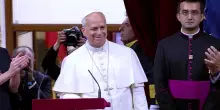Tutti in piedi per Leone XIV: la standing ovation dei deputati per il Papa al Parlamento di Madrid