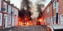 Accoltellamento shock a Belfast, scoppiano disordini anti-migranti