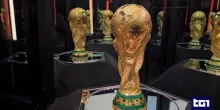 Il pallone "torna a casa": parte da Citt&agrave; del Messico Mondiale delle star e delle polemiche infinite