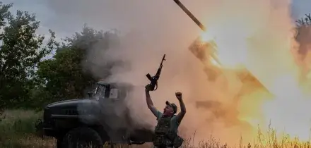 Kiev ora minaccia la Crimea: "La isoleremo dalla Russia". Mosca avanza nel Donesk