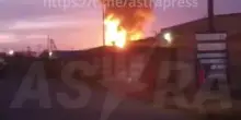 La grande fiammata a Krasnodar: un deposito di petrolio locale &egrave; stato attaccato di notte