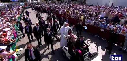 Il Papa a Tenerife, prima del rientro a Roma: incontro coi migranti. Ai trafficanti: "Convertitevi"