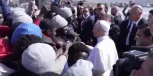 Papa Leone a Tenerife: "Siamo tutti migranti", l'appello dalle Canarie porta d'ingresso all'Europa