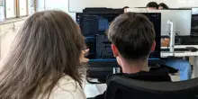 L'IA e il gap tra studenti e docenti: 8 alunni su 10 gi&agrave; la usano ma solo 1 prof su 5 sa guidarli