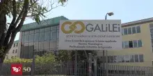 "Dammi le sigarette o sparo": in classe studente punta una pistola a pallini contro il professore