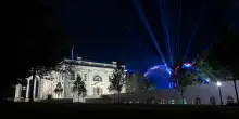 Lo show di Trump per i suoi 80 anni: combattimenti, arti marziali e cerimonie private