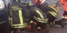 Un masso investe un corteo funebre: muore una donna, diversi i feriti