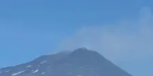 Etna, allerta arancione per aviazione: cenere dalla voragine e tremore in aumento