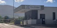 Electrolux sospende piano licenziamenti e chiusure per 50 giorni. Lo si apprende dal tavolo al Mimit