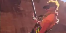 Andy Lewis si lancia in un canyon appeso a una corda: il video pubblicato il giorno in cui &egrave; morto