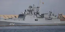 Fregata russa spara colpi di avvertimento contro yacht civile nella Manica