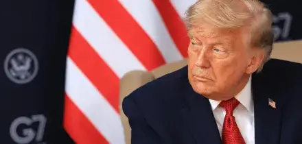 Giudici contro Trump: stop rimozione della governatrice Fed Cook, 5 milioni a Carroll per abusi