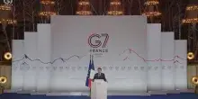 Macron esulta al G7: "Convergenza storica su Ucraina e sanzioni contro Mosca"