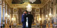 Trump conquistato da Macron con l'invito alla Reggia di Versailles: "&Egrave; roba seria"