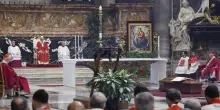Il Papa celebra con 34 cardinali i funerali di Camillo Ruini in San Pietro: "Ha servito il Vangelo"