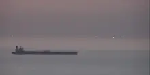 Riapre lo stretto di Hormuz, ma passano poche navi