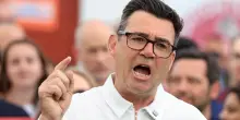 Manchester, Burnham trionfa: "Ultima chance, il Paese ha bisogno di una nuova strada". Starmer trema
