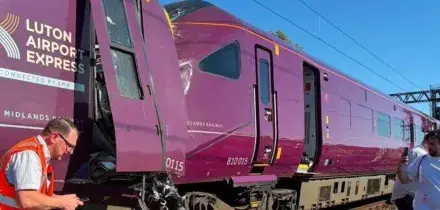 Scontro fra due treni in Inghilterra, soccorsi sul posto