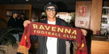 Ronaldinho torner&agrave; a giocare e lo far&agrave; in Italia, tesserato dal Ravenna in serie C