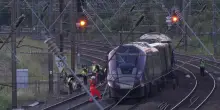 Scontro fra treni a nord di Londra, un morto e diversi feriti - il video