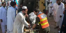 Due bombe esplodono lungo una strada in Pakistan, almeno setto morti