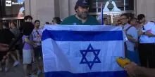 Tensione al Roma Pride, contestato Adinolfi con la bandiera d'Israele
