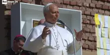 Il Papa: "Basta parole d'odio e bullismo, vogliamo la pace"