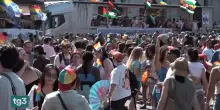 Roma Pride, la sfilata dei diritti colora la Capitale tra carri, musica e gioia