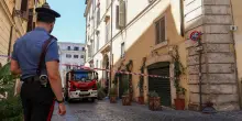 Esplosione in una palazzina nel centro storico a Roma, un ferito