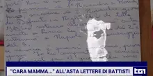 Lucio Battisti, all'asta le lettere alla mamma Dea: "D&igrave; a pap&agrave; di non stare in pensiero"
