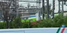 Treno bloccato per ore a Milano: tra i passeggeri diversi bambini - IL VIDEO