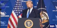 Iran-Usa, scontro a Hormuz nella notte gettano ombra sui negoziati. Trump ai suoi: "America is back"