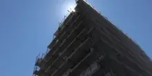 Precipita dal cantiere di un palazzo, muore titolare di un'impresa edile
