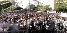 Turchia, migliaia di curdi in corteo a Diyarbakir: chiedono la liberazione di &Ouml;calan