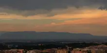 Le suggestive immagini della cella temporalesca nel tramonto a nord di Roma
