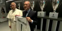 Papa Leone al Bernabeu: per lui la maglia dei Blancos con il numero 1