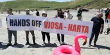 Albania, la "rivoluzione dei fenicotteri" contro il resort di Kushner-Trump. Ue: adesione a rischio
