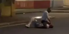 Belfast nel caos, sudanese accoltella un uomo: manifestazioni, disordini e appello alla calma