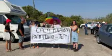 Resort davanti all'isola di Tavolara, centinaia al presidio contro il progetto