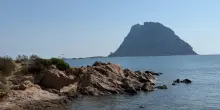 Glamping di lusso davanti a Tavolara: il governo revoca autorizzazione