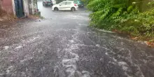 L'acqua scorre come un fiume in Sicilia: pioggia intensa nella zona etnea