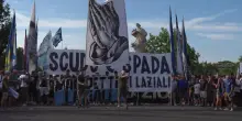 Il corteo di protesta dei tifosi laziali contro Lotito