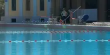 Milano, entra di notte in piscina: uomo muore annegato