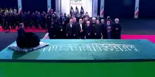 L'addio a Khamenei del premier pakistano Sharif