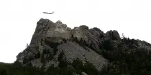 4 luglio, Trump al Monte Rushmore: "Identit&agrave; Usa sotto attacco, non saremo mai un Paese comunista"
