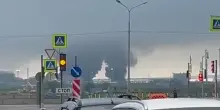 Attacco a San Pietroburgo, droni ucraini su terminal petrolifero russo: i video