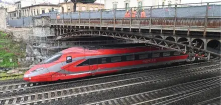 Treni, al via i lavori a Firenze: ritardi e e variazioni. Ecco cosa cambia per chi viaggia